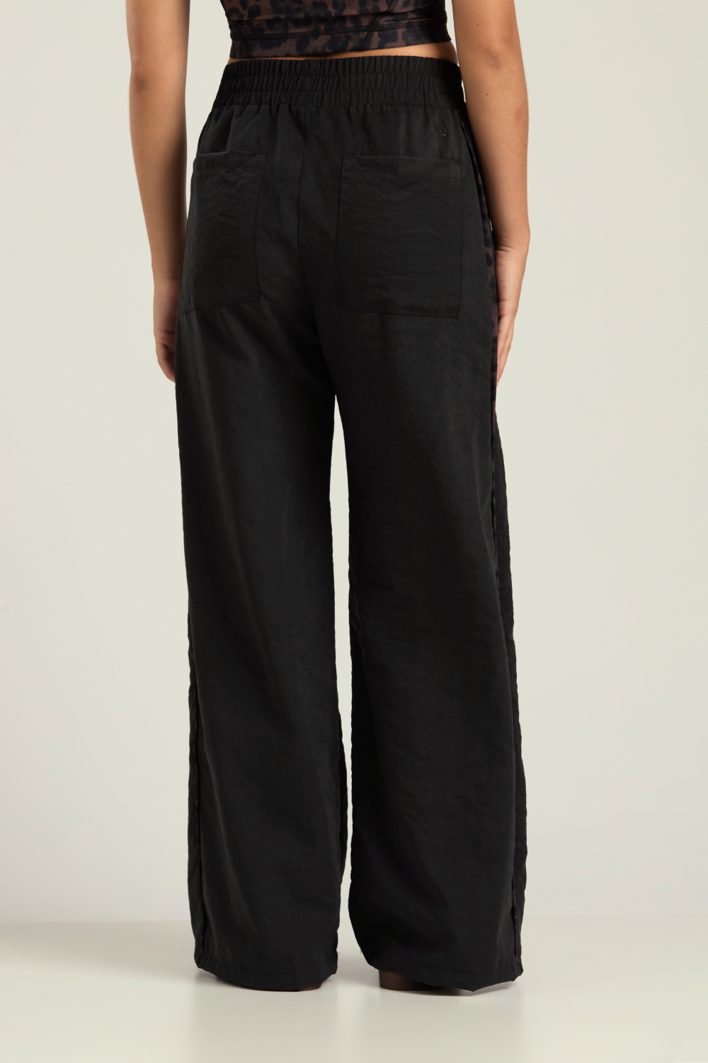 CALÇA WIDE MIX ANIMAL PRINT PRETO
