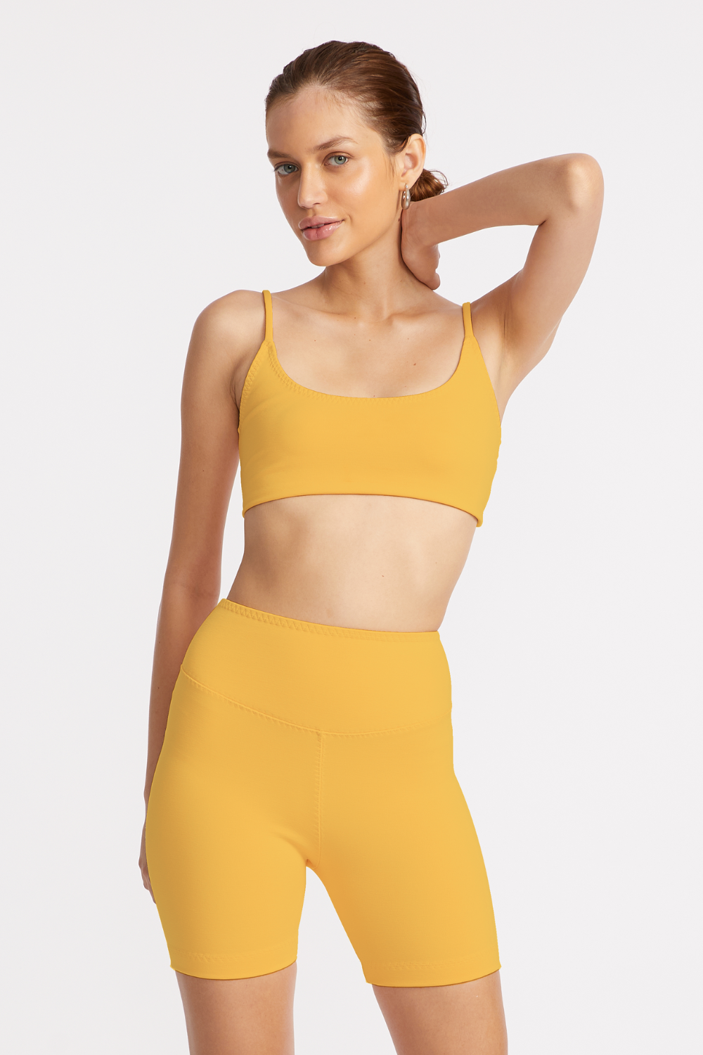 AMARELO