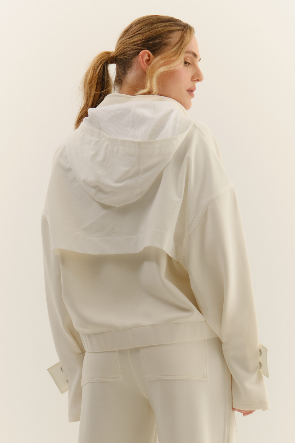 OFF WHITE